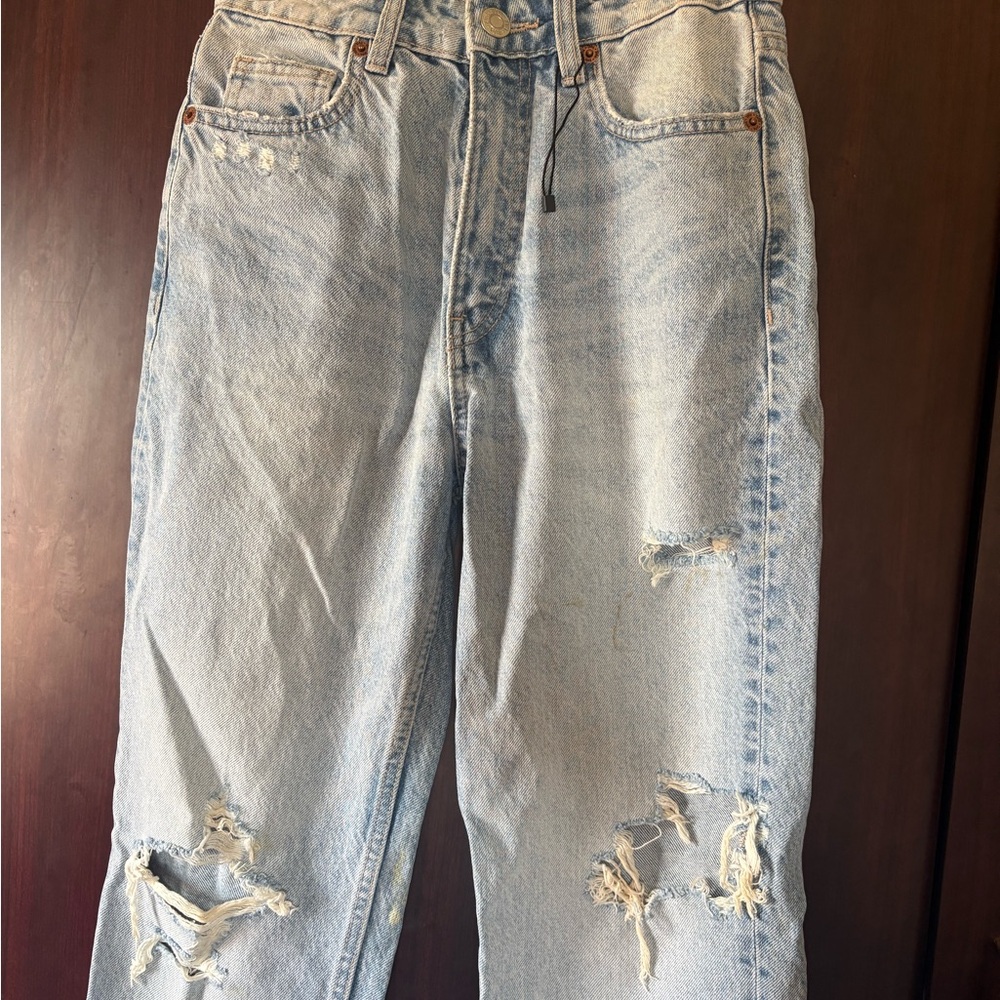 Never worn Zara Light Blue Distressed Women's Jeans